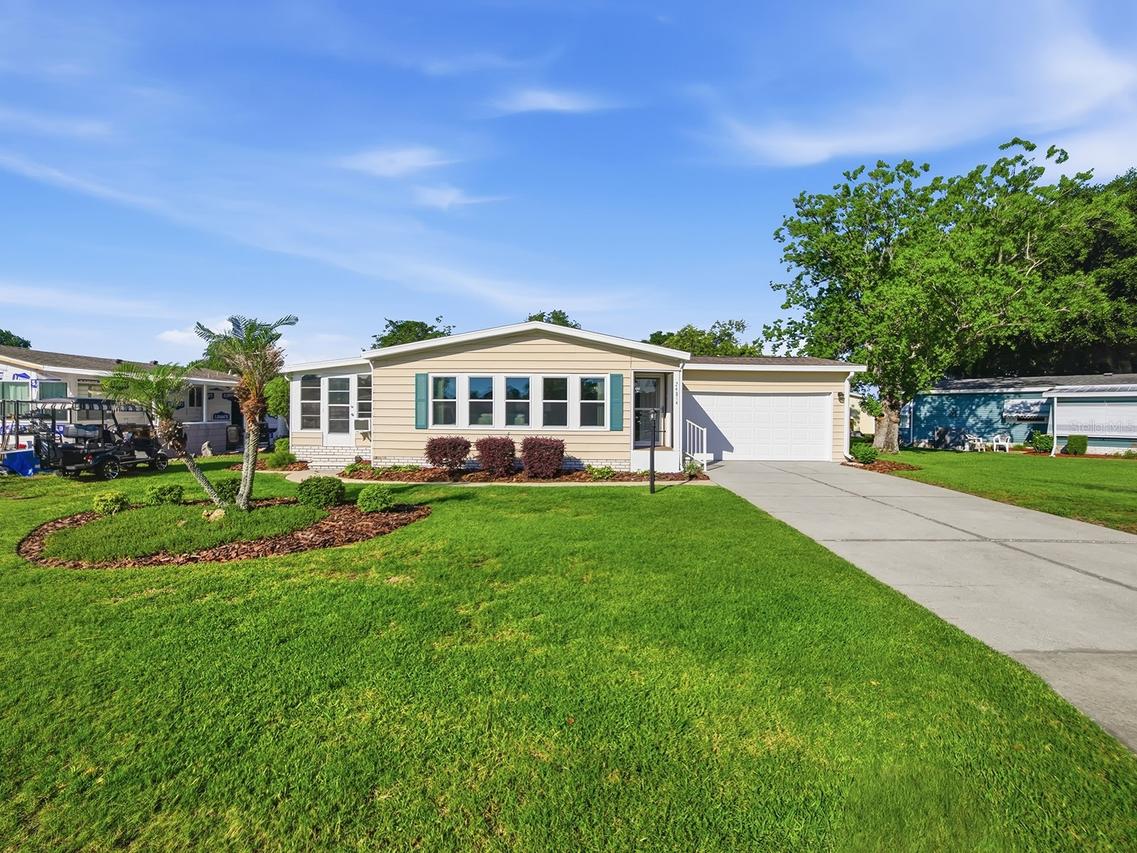 24814 Pine Hl, Leesburg, FL 34748
