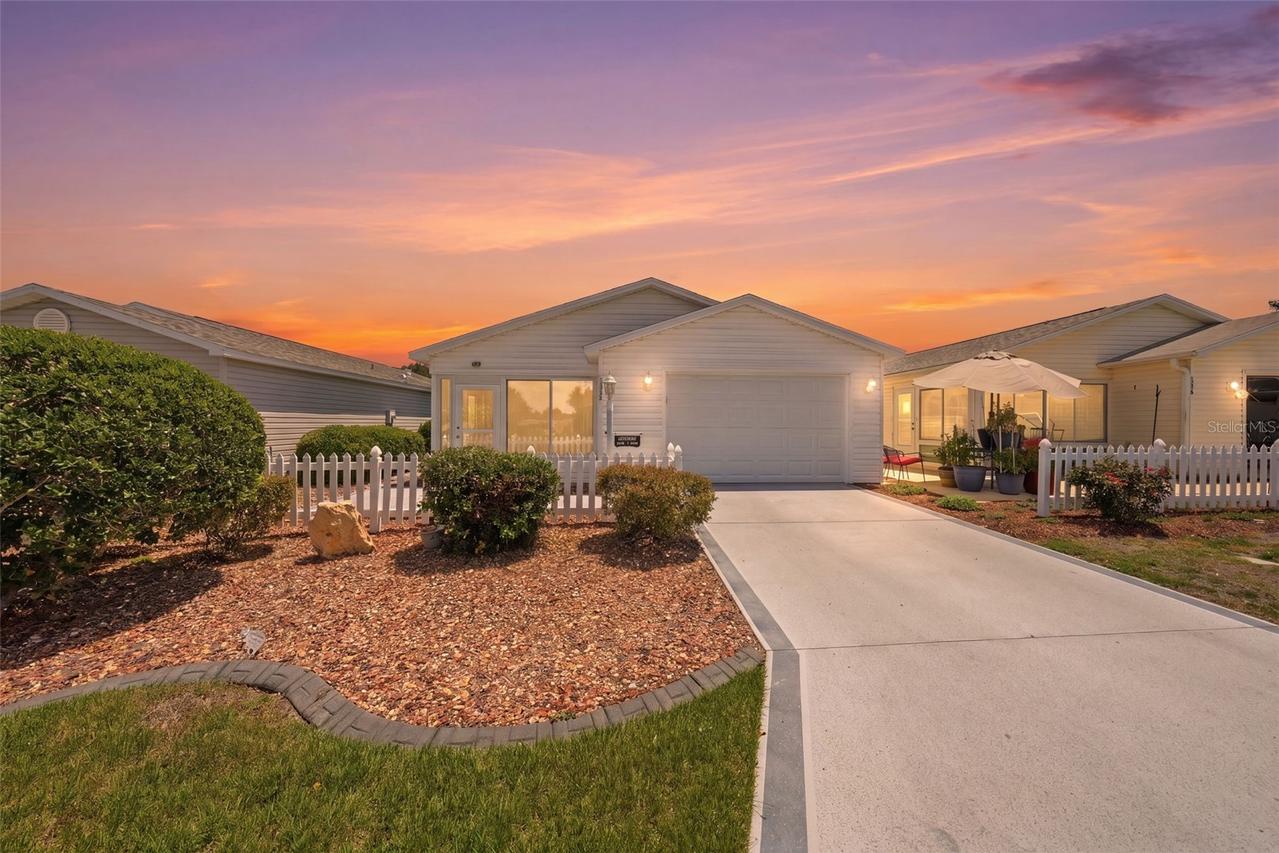 1607 Navidad St., The Villages, FL 32162