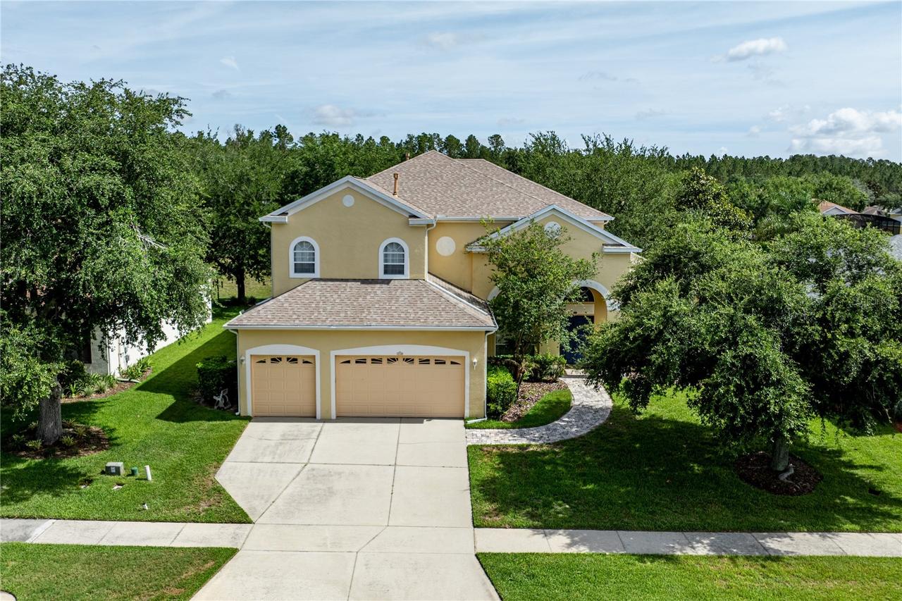 2718 Knightsbridge Rd., Clermont, FL 34711