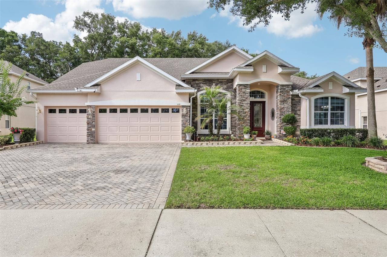 115 W Blue Water Edge Dr., Eustis, FL 32736