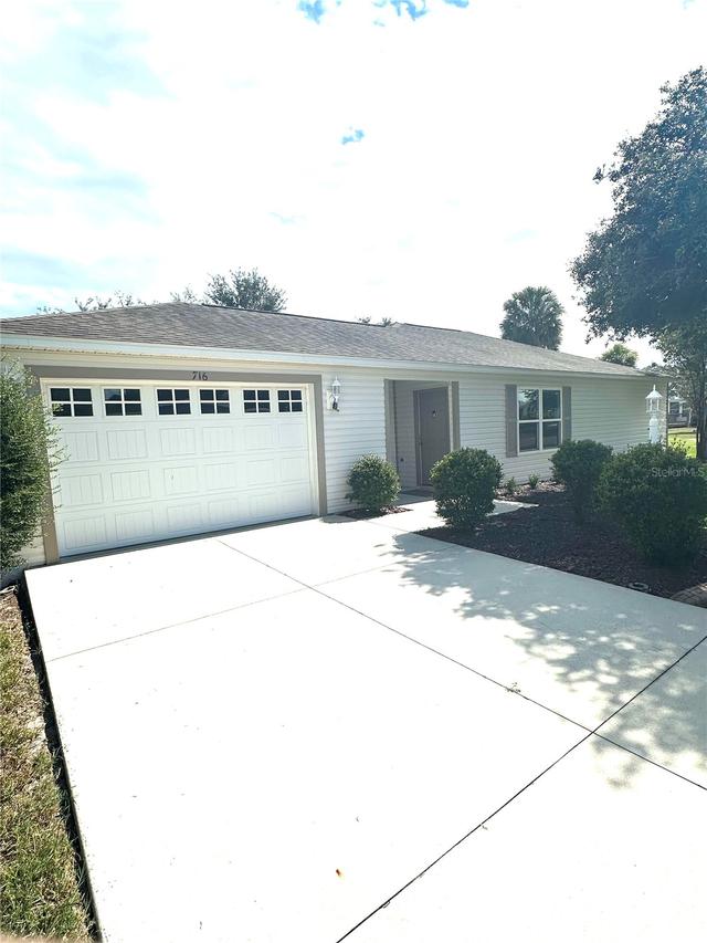 716 Truman Ave., Lady Lake, FL 32159