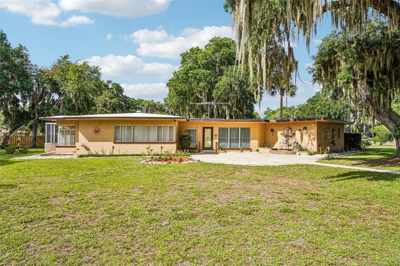 2936 Lake Joanna Dr., Eustis, FL 32726