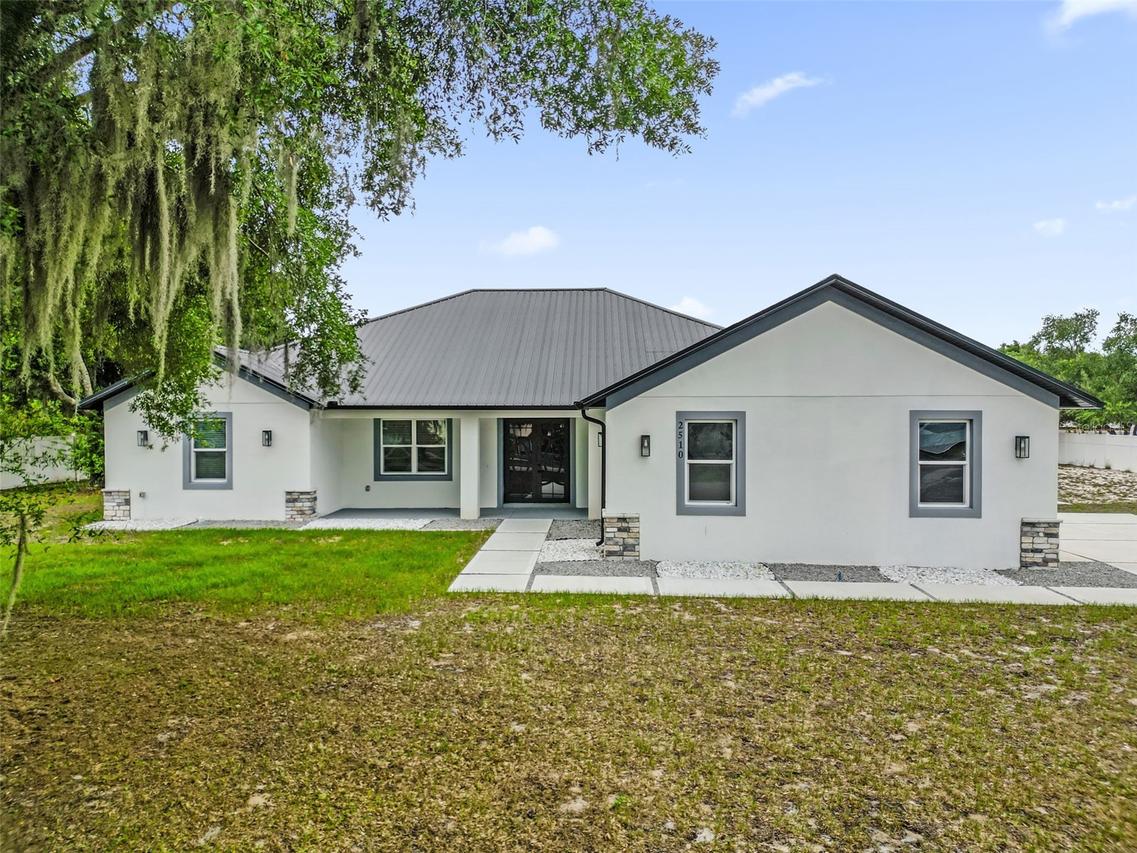 2510 Lake Front Dr., Lake Wales, FL 33898
