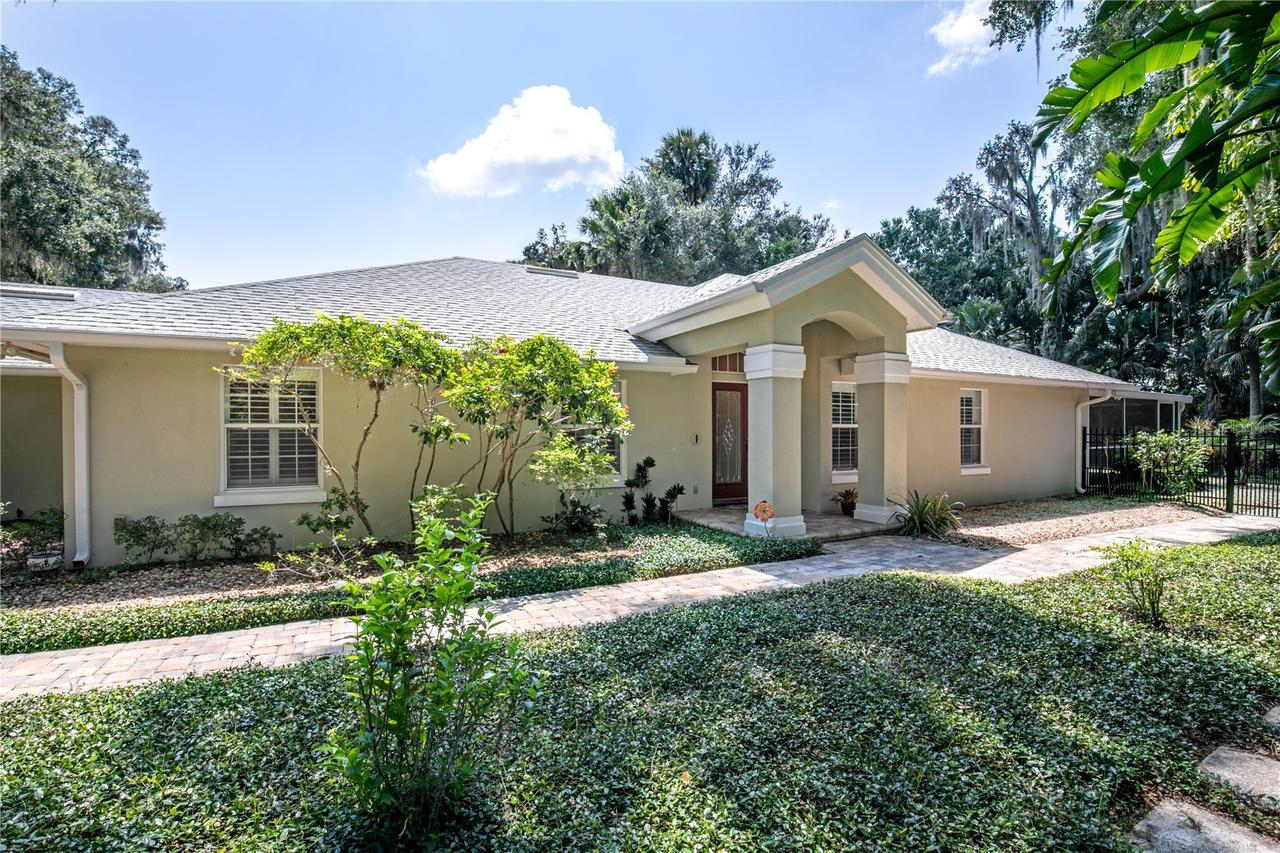 16720 Beauclaire Ct, Tavares, FL 32778