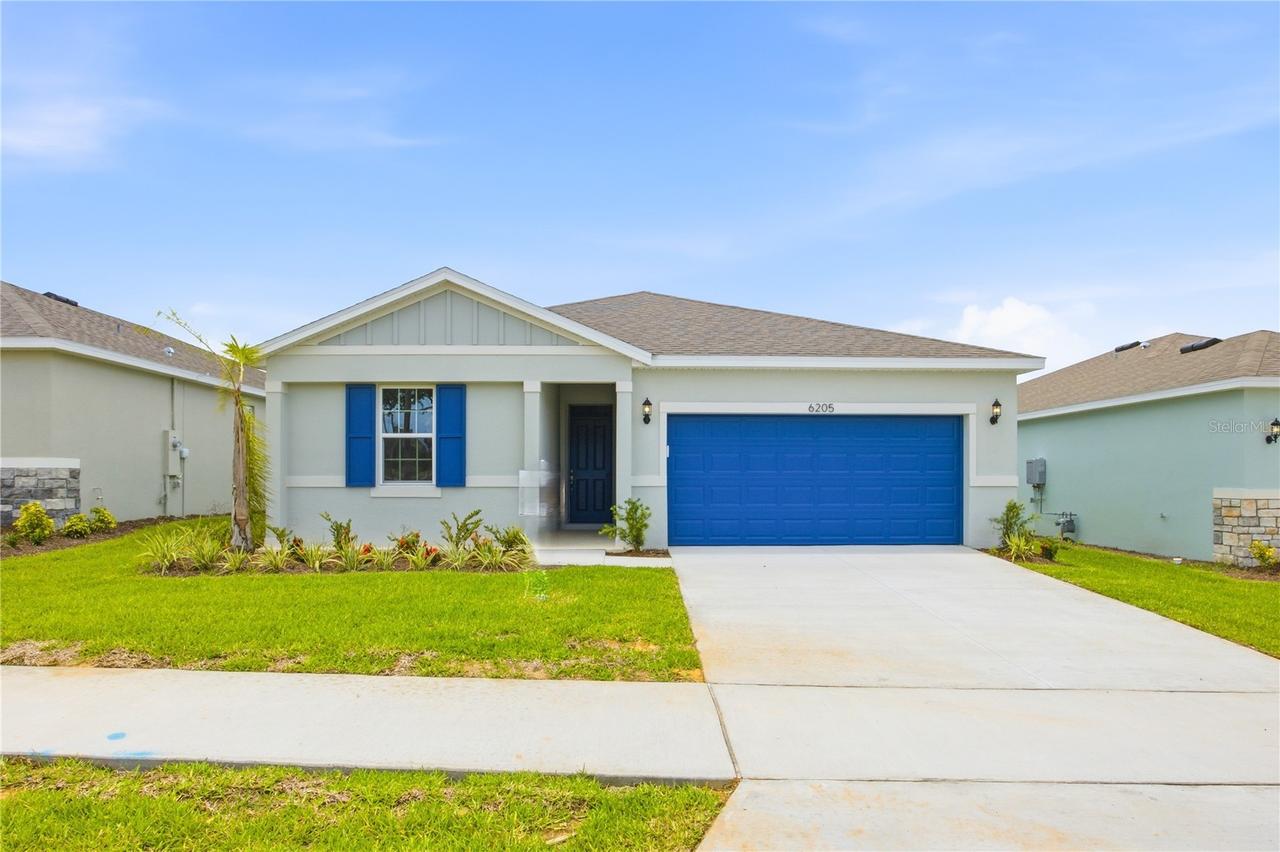 6205 Sanders Grove Cir., Okahumpka, FL 34762