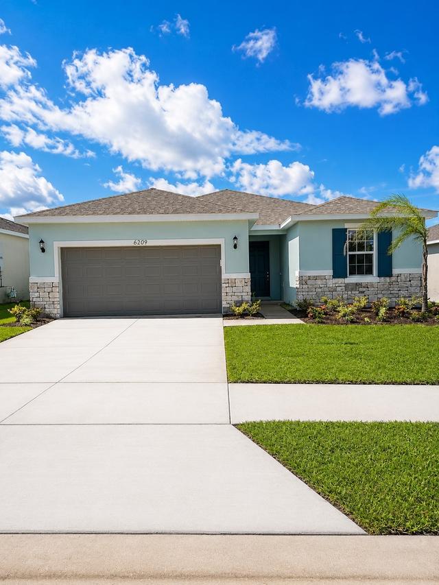 6209 Sanders Grove Cir., Okahumpka, FL 34762