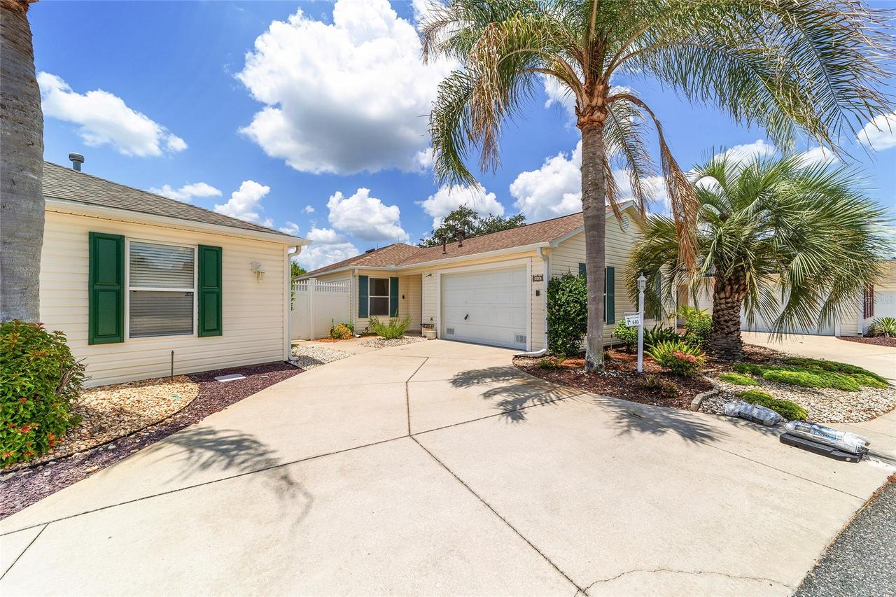 440 Valverda Dr., The Villages, FL 32162