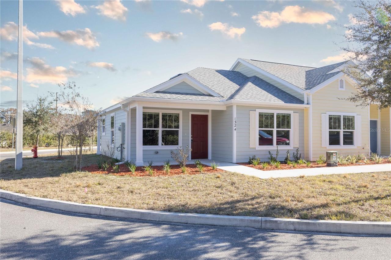 1342 Cottage Cir., Tavares, FL 32778