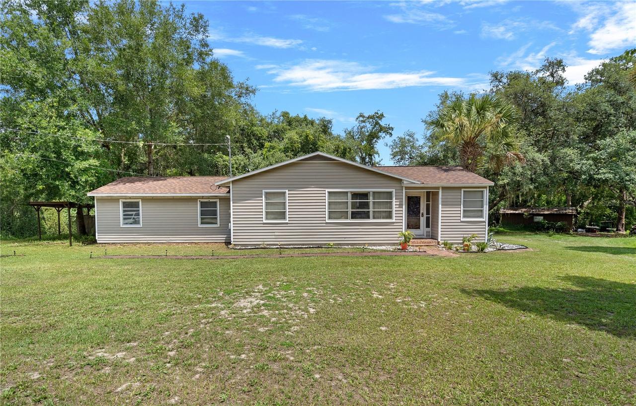 26015 Sackamaxon Dr., Sorrento, FL 32776