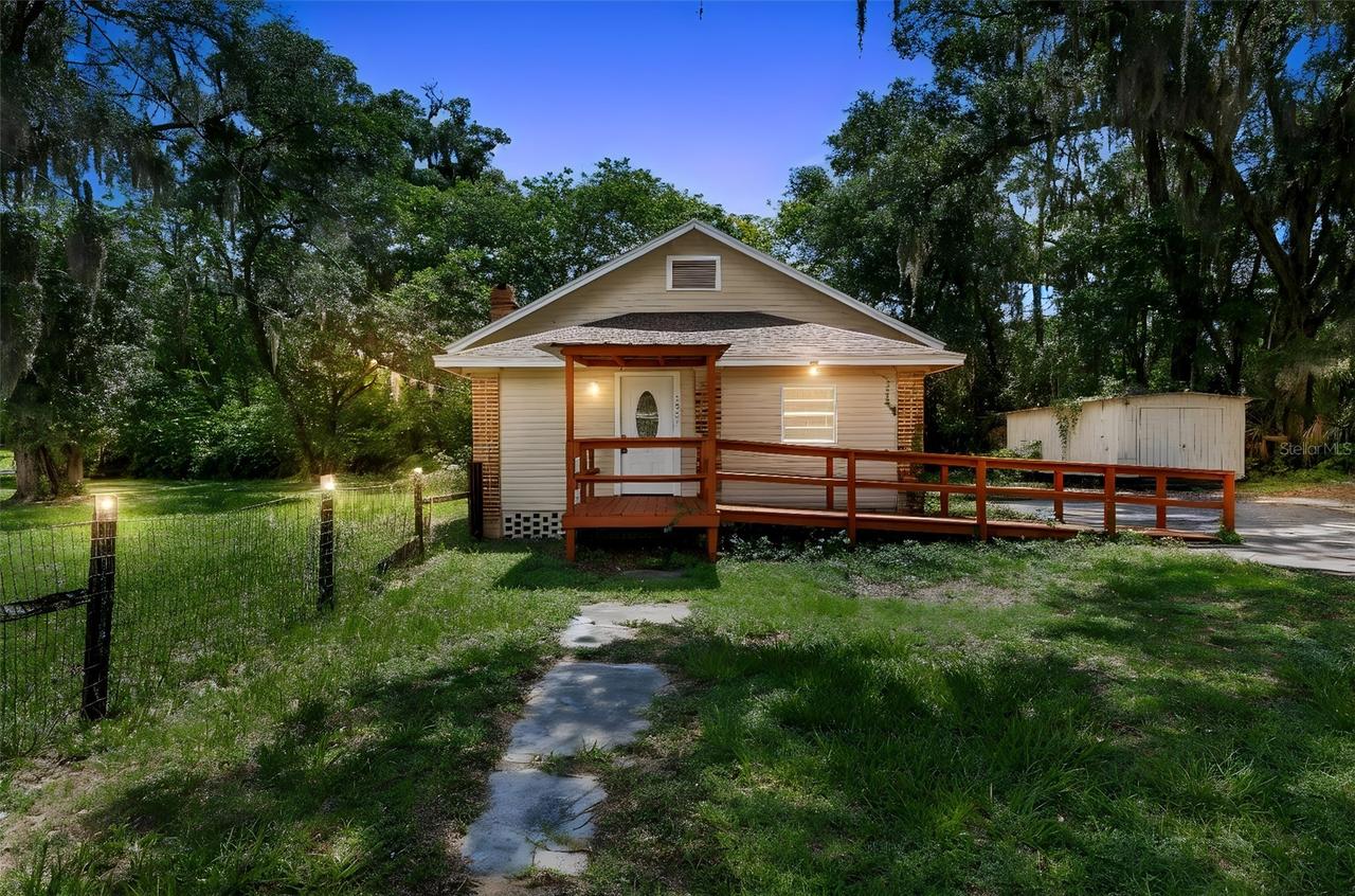 1921 NE 8th Rd., Ocala, FL 34470