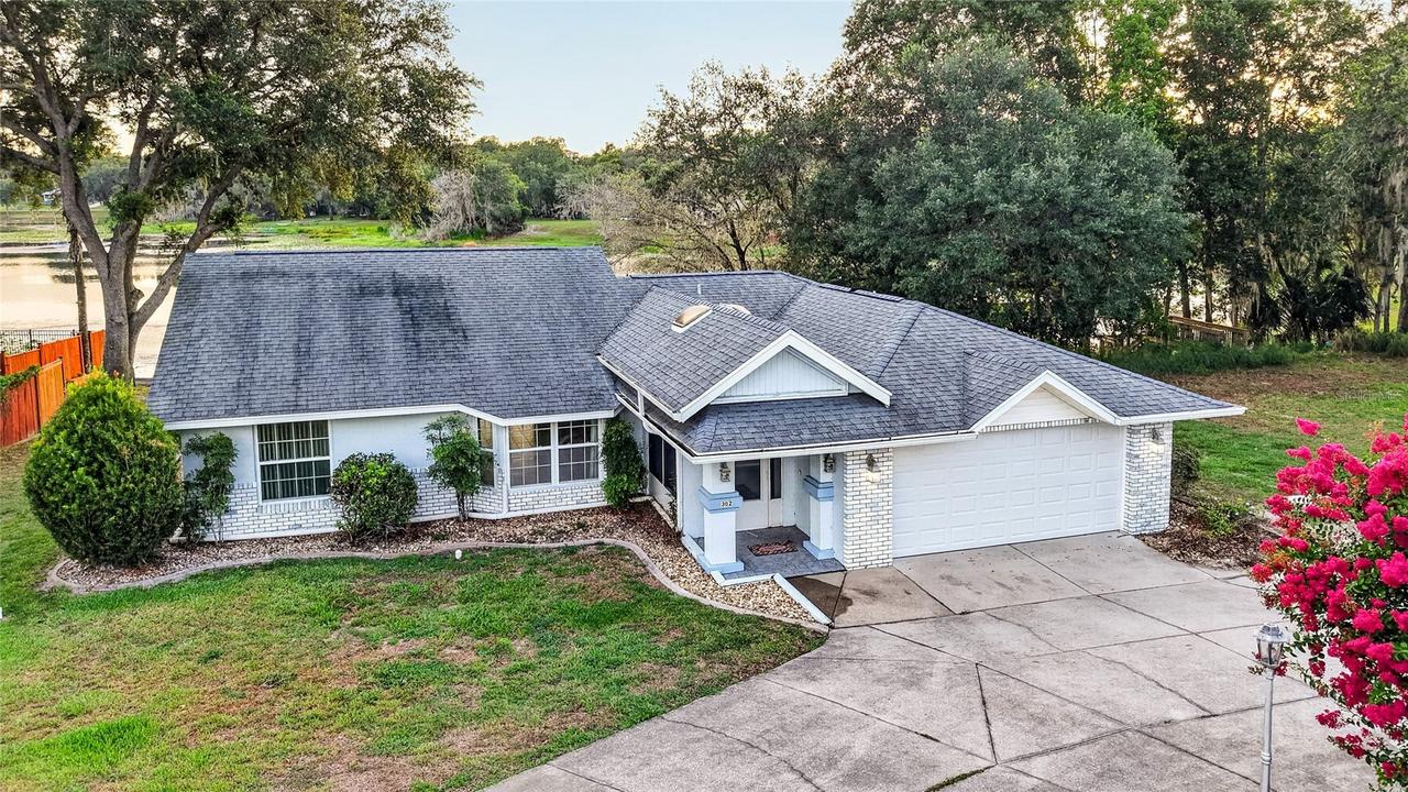 302 E Mirror Lake Dr., Fruitland Park, FL 34731