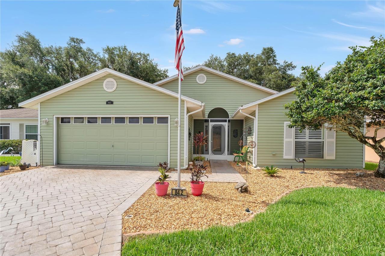 842 NE Old Oaks Ln., Leesburg, FL 34748
