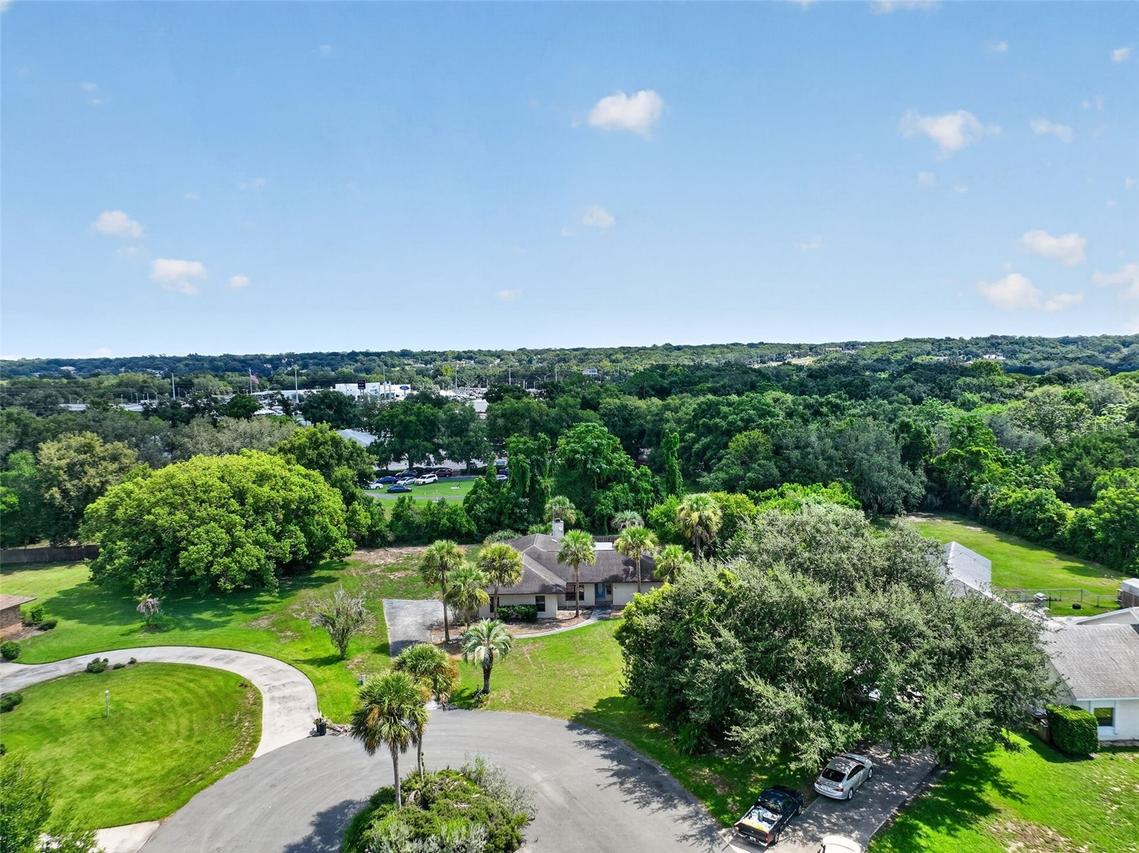 2085 Sussex Dr., Mount Dora, FL 32757