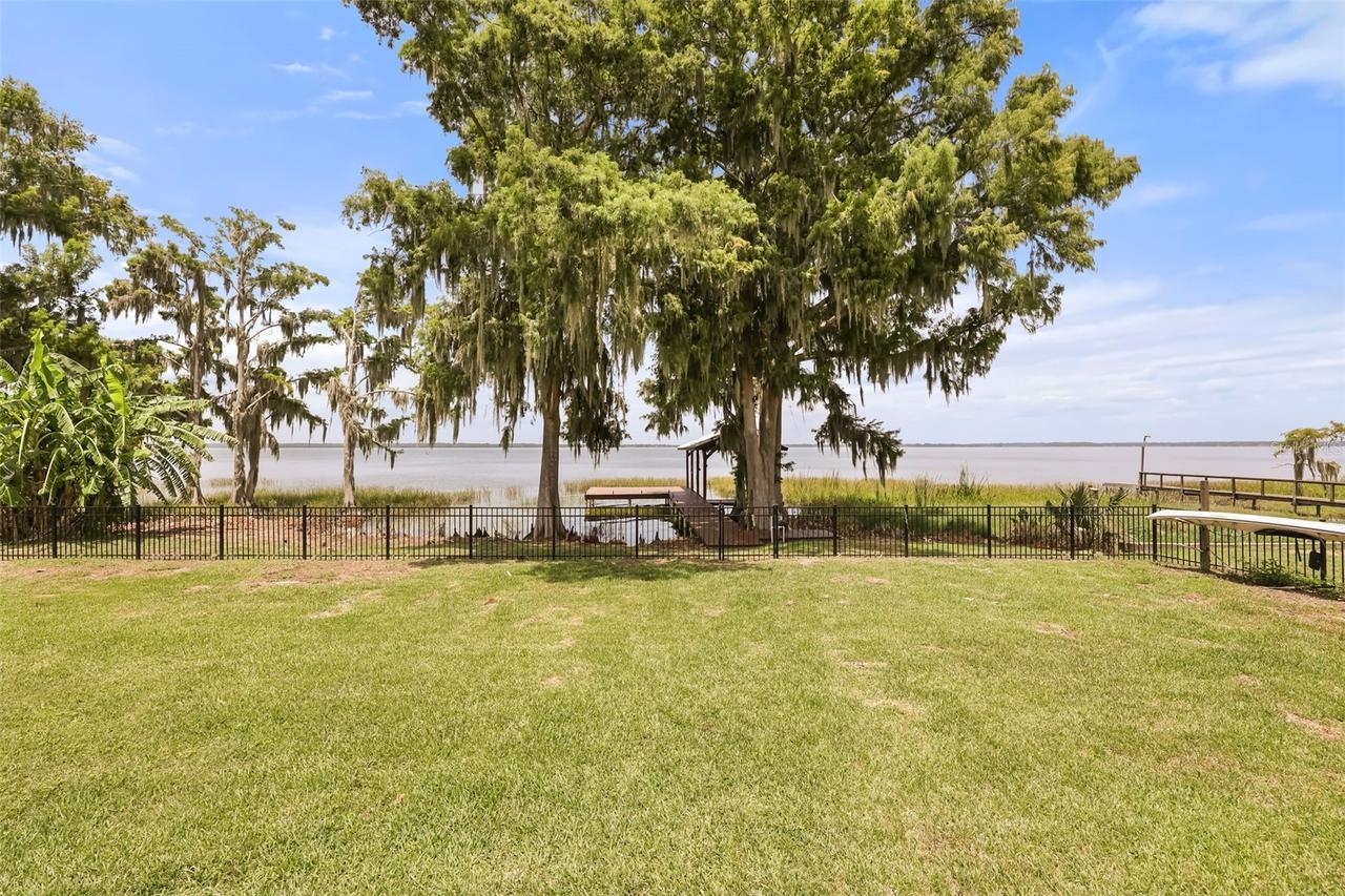 32749 Lake Eustis Dr., Tavares, FL 32778