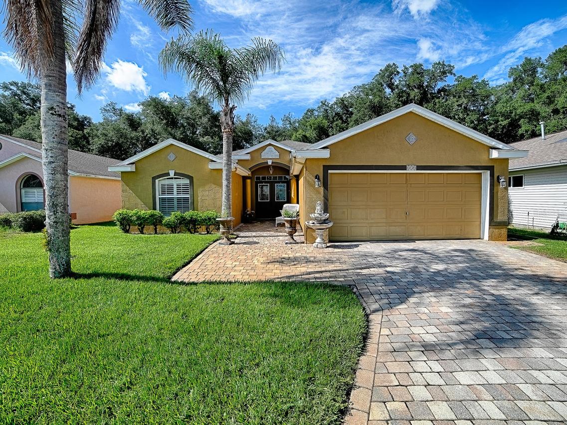 830 Old Oaks Ln., Leesburg, FL 34748