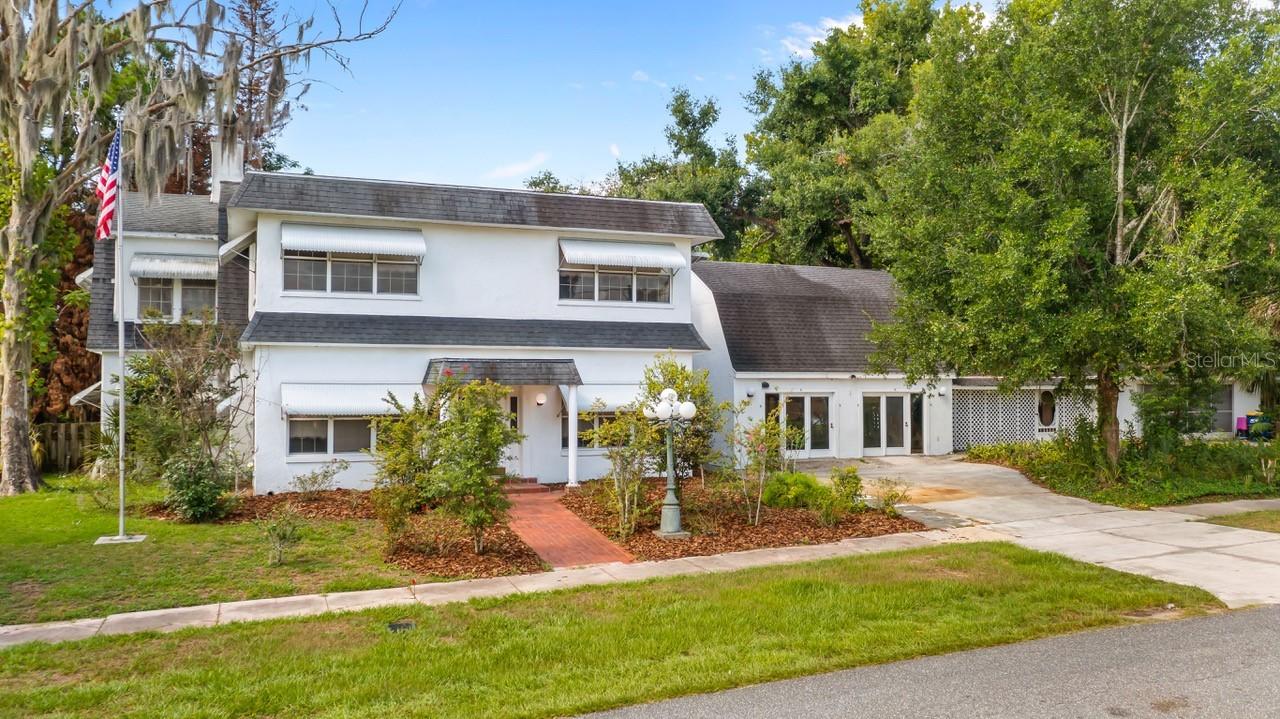 127 E Laurel Ave., Howey In The Hills, FL 34737