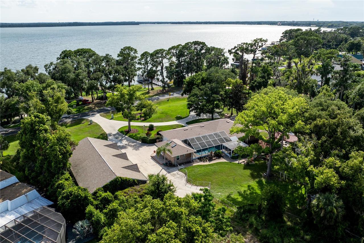 32834 Lakeshore Dr., Tavares, FL 32778