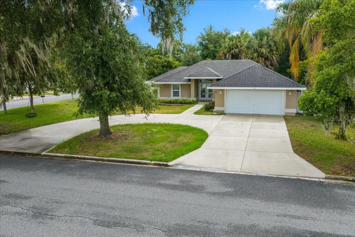 60 Owens St., Umatilla, FL 32784