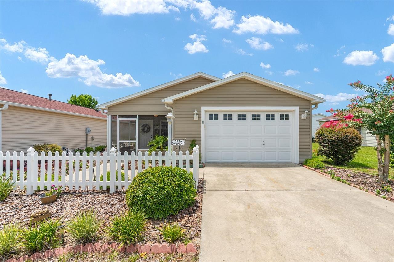 2734 Moncayo Ave., The Villages, FL 32162