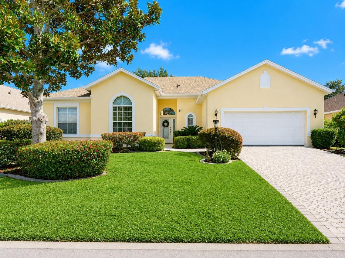 24112 Robinwood St., Leesburg, FL 34748