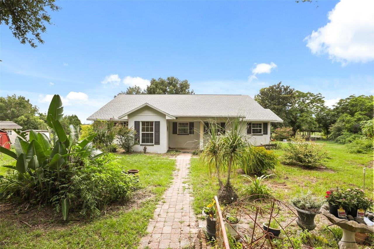 35819 Nova Ln., Eustis, FL 32736