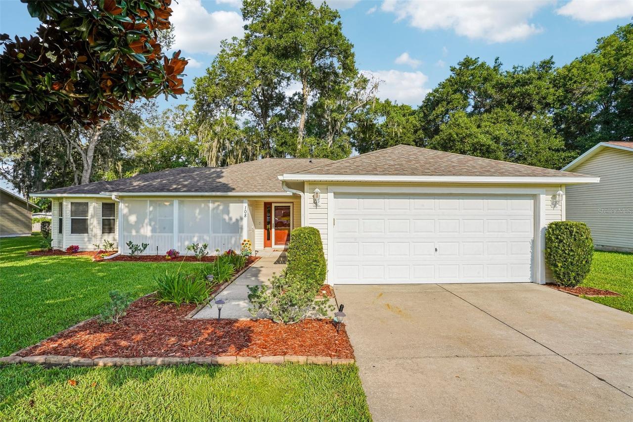 108 Cherry Blossom Ln., Lady Lake, FL 32159