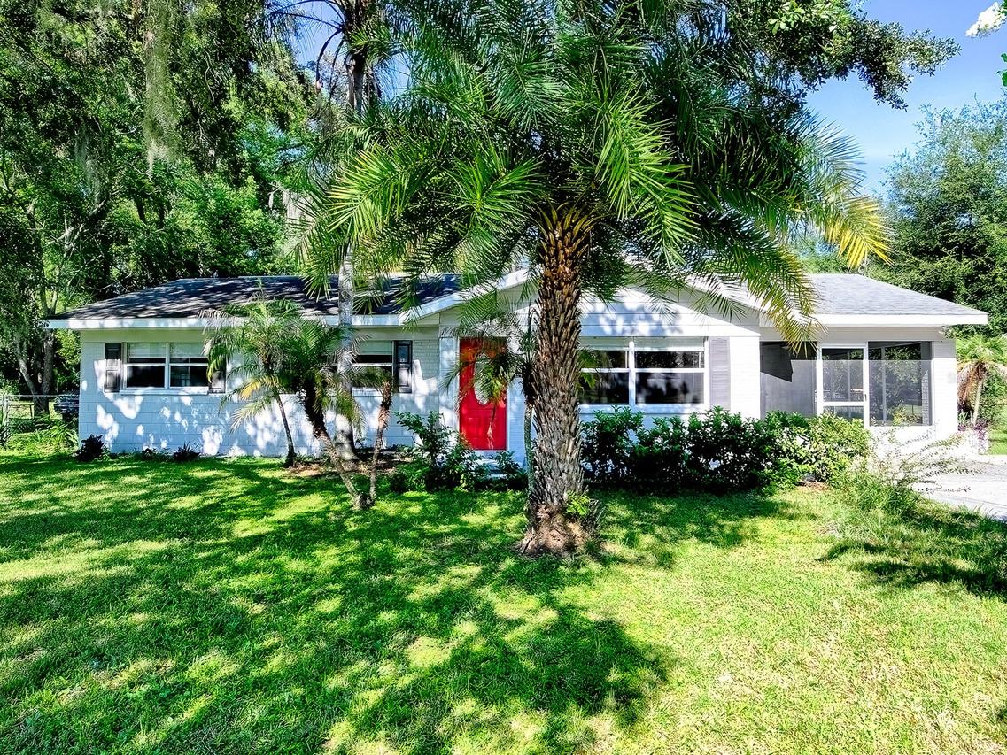 1361 Peters Dr., Leesburg, FL 34748