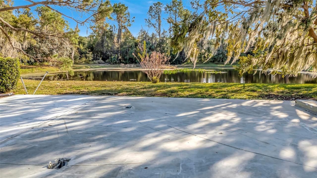 722 Landry Ln., Tavares, FL 32778