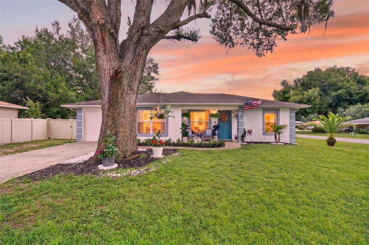599 Magnolia Ridge Ave., Tavares, FL 32778
