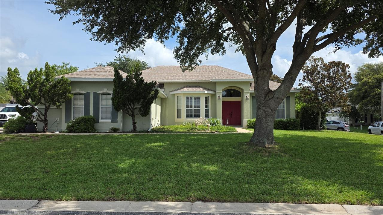 36812 Queen Bee Ln., Grand Island, FL 32735