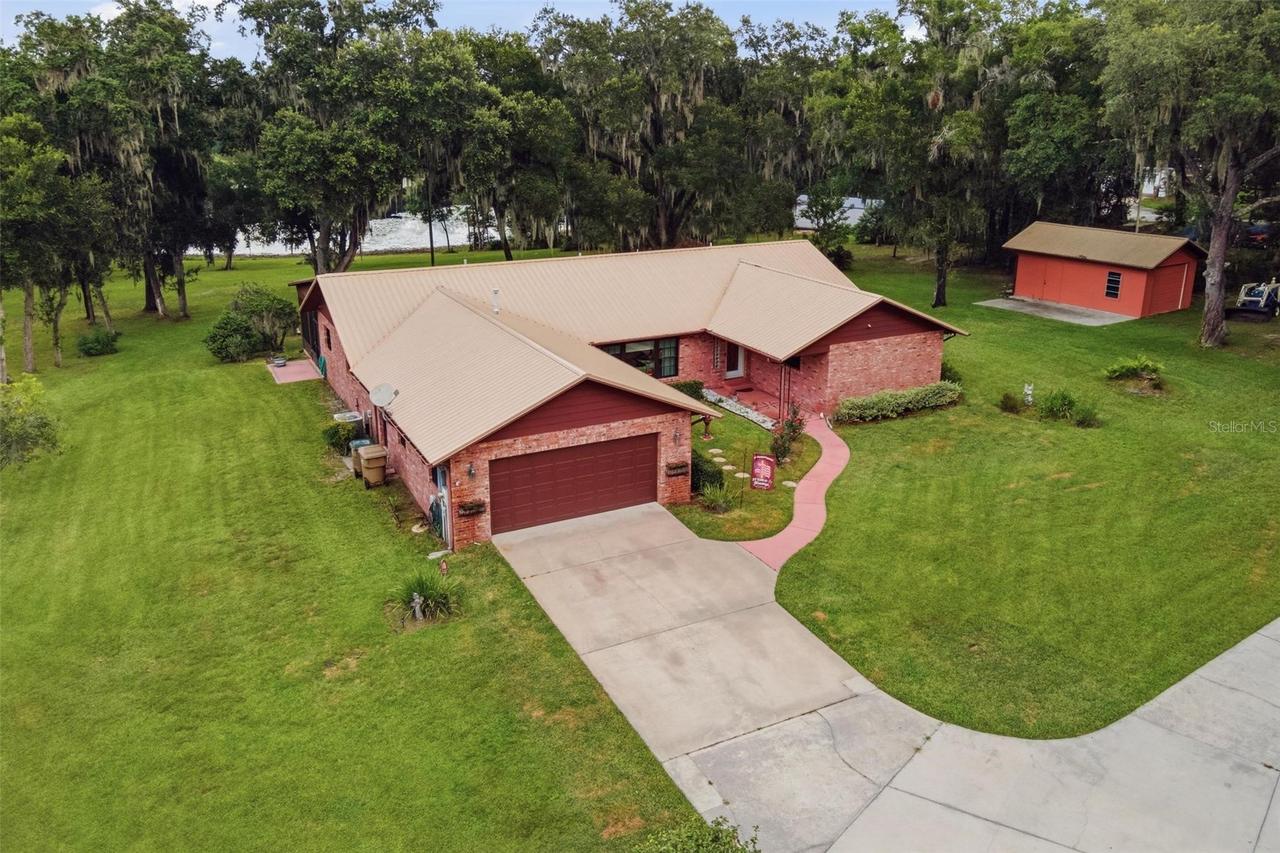 38700 Lakeview Dr., Lady Lake, FL 32159