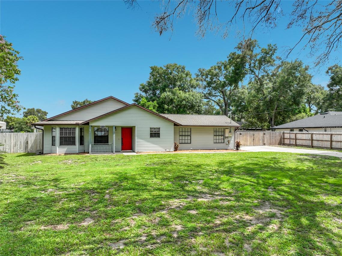 25121 Algonquin Ave., Sorrento, FL 32776