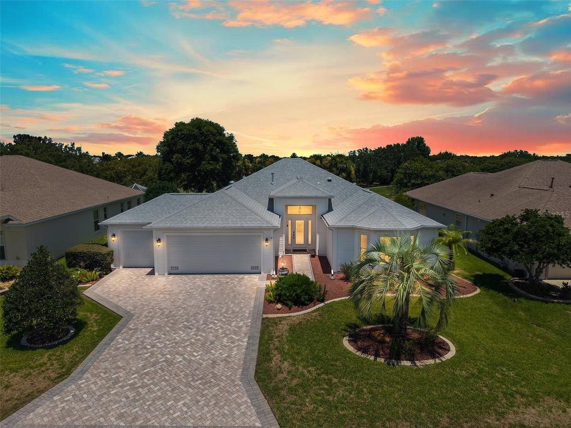 1527 Golden Ridge Dr., The Villages, FL 32162