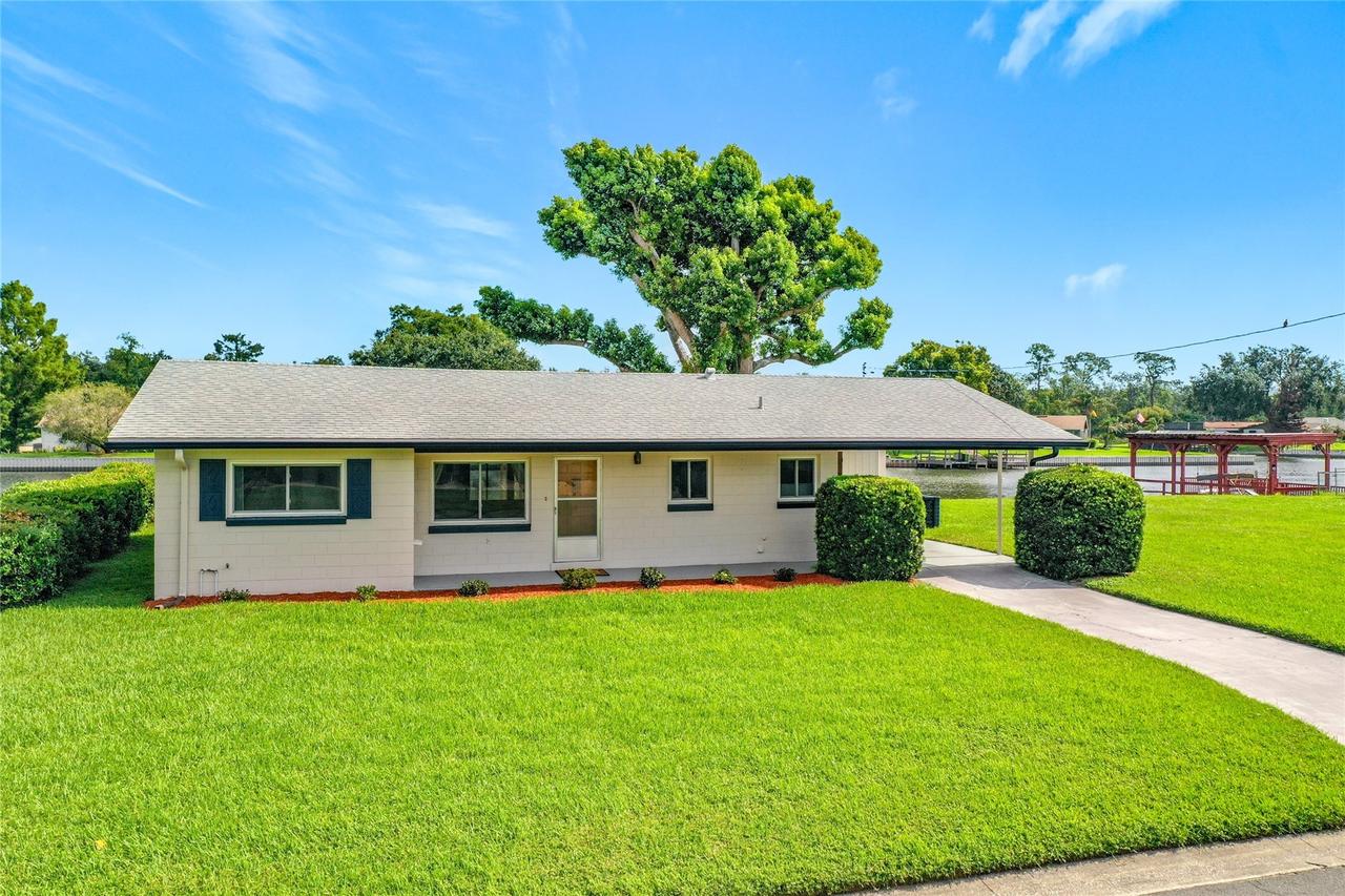 13225 Country Club Dr., Tavares, FL 32778