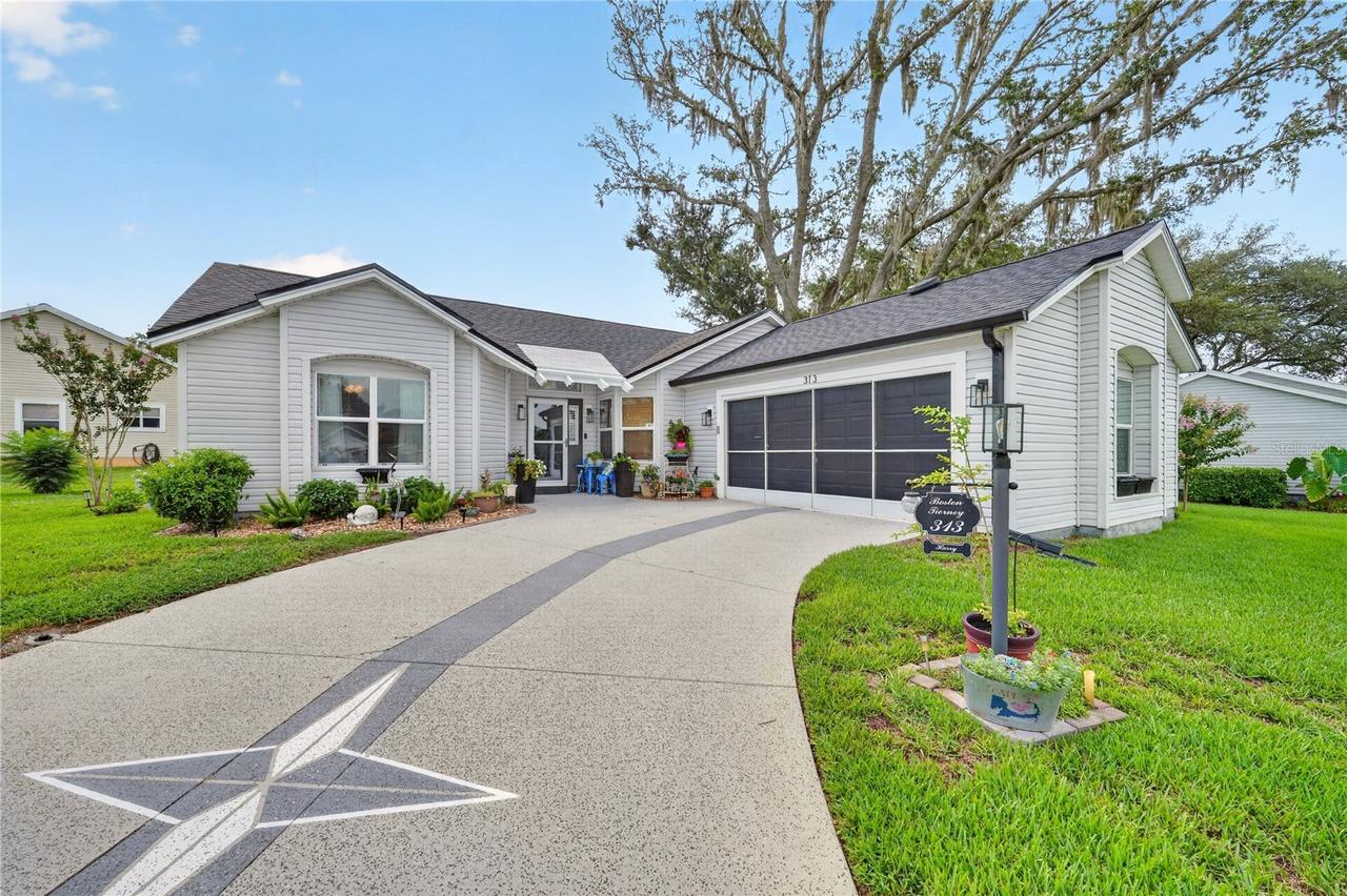 313 Gonzales Pl., Lady Lake, FL 32159