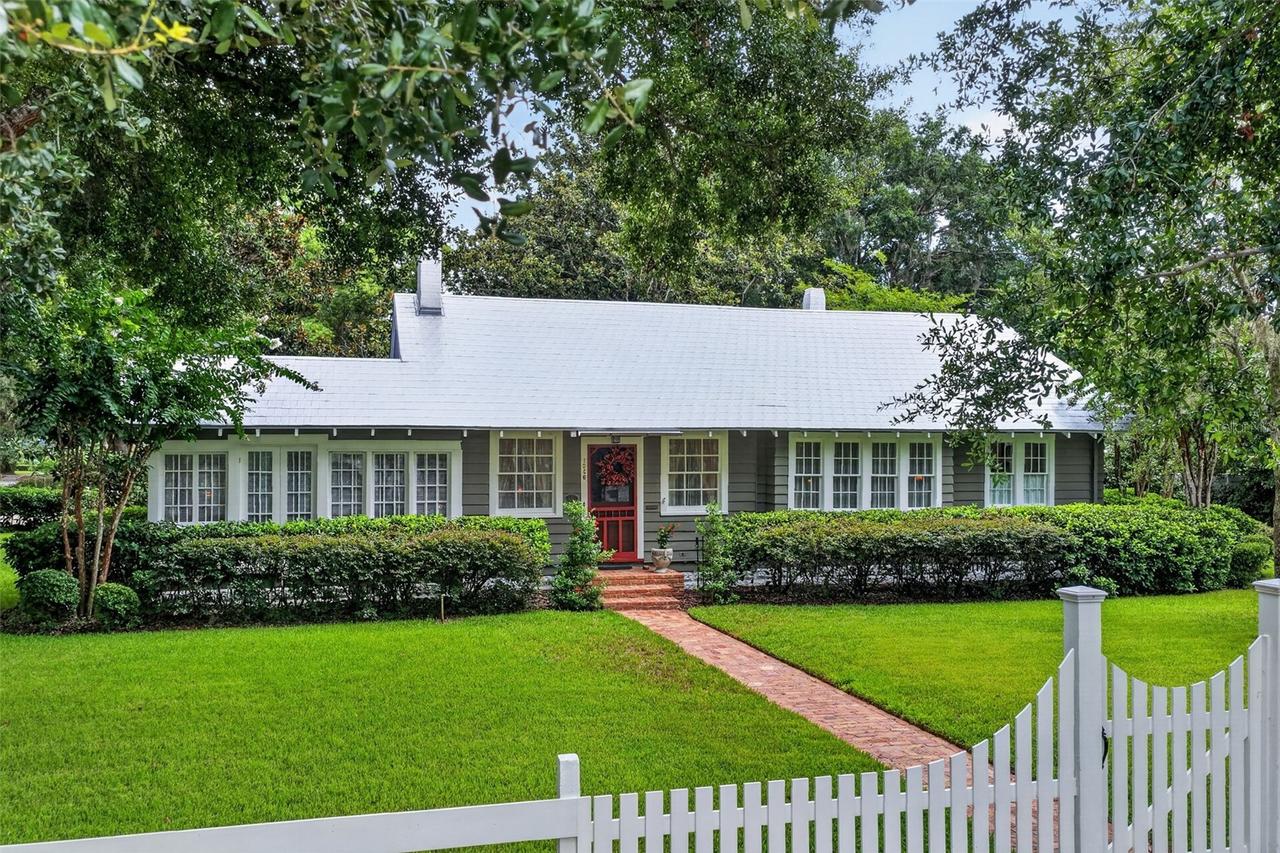 1046 N Mcdonald St., Mount Dora, FL 32757