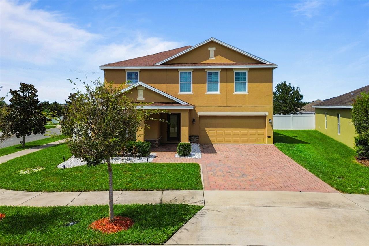 301 Sparrow Hawk Dr., Groveland, FL 34736