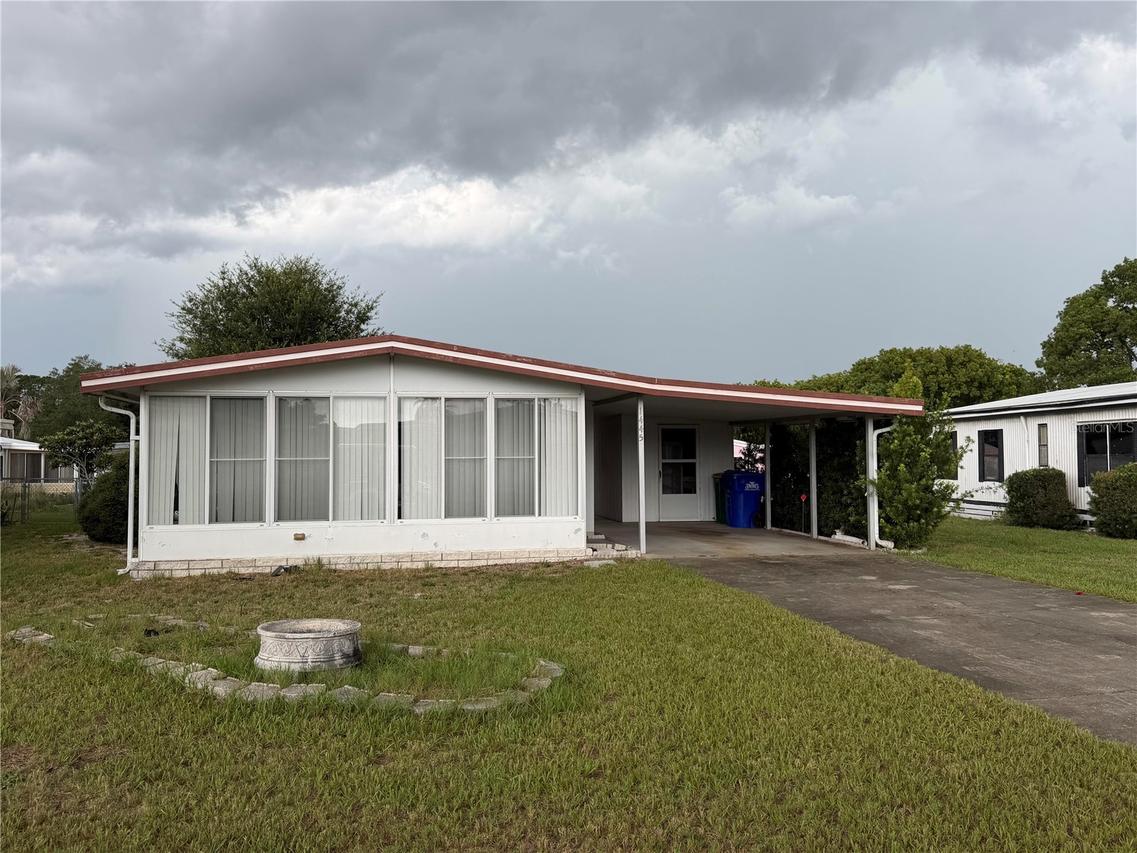 1445 Nassau Cir., Tavares, FL 32778