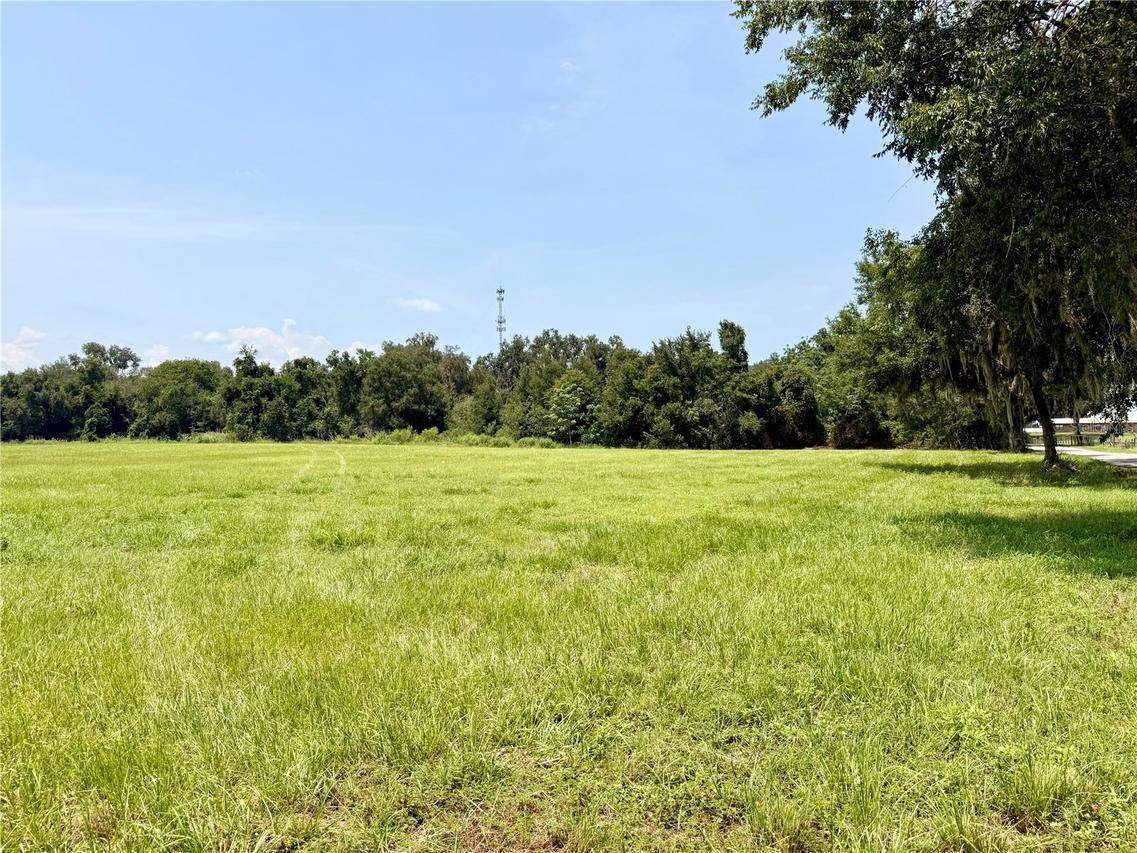 Cr 714, Center Hill, FL 33514