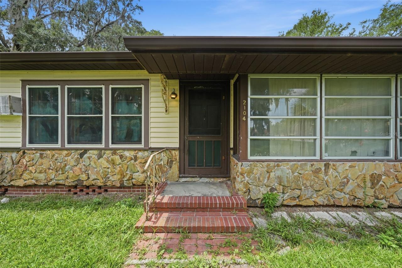 2104 SE Lake Weir Ave., Ocala, FL 34471