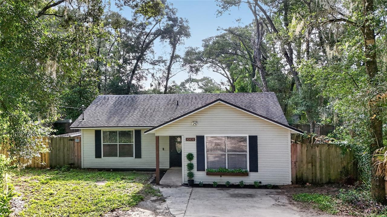 30832 Ridgeview Ave., Mount Plymouth, FL 32776