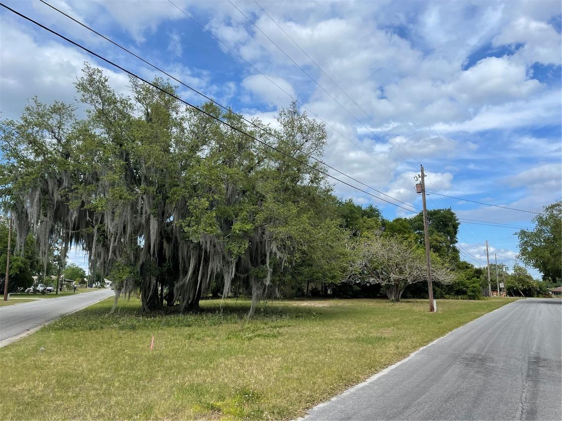 Clara Ave., Tavares, FL 32778