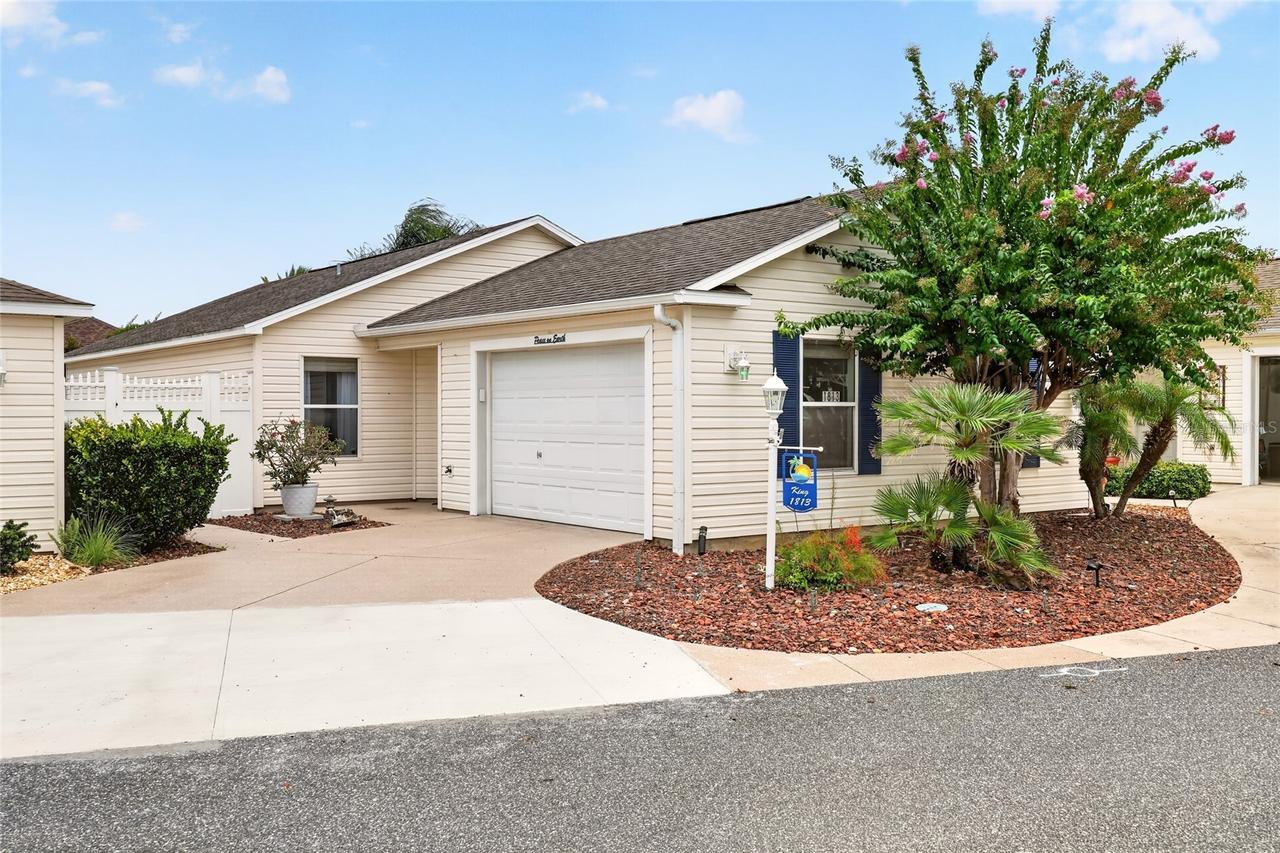1813 Hortensia Pl., The Villages, FL 32162