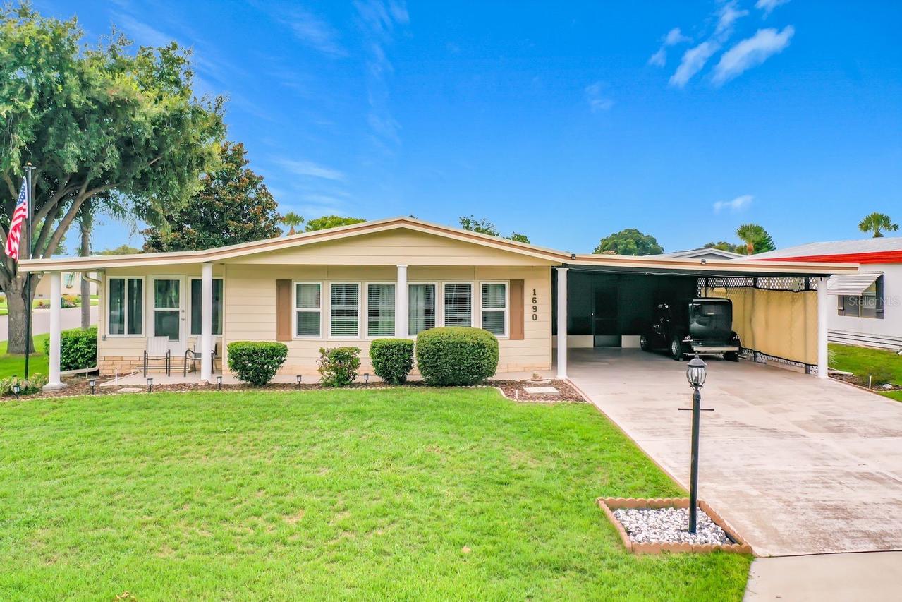 1690 Nassau Cir., Tavares, FL 32778
