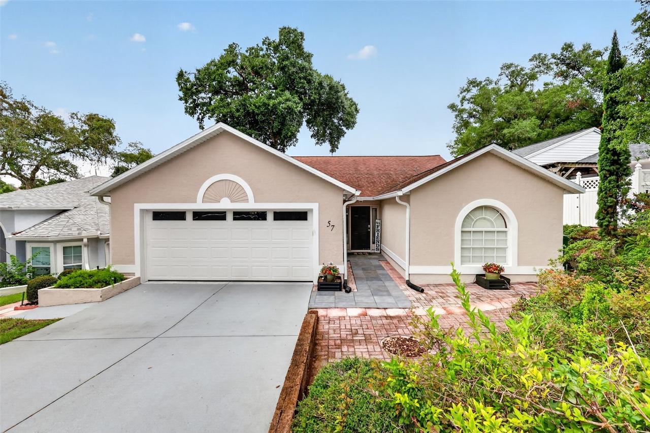 57 Townhill Dr., Eustis, FL 32726