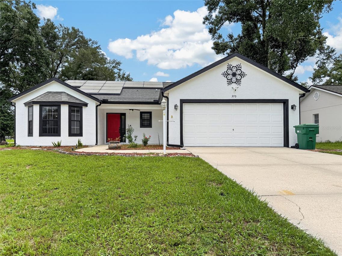 370 Carriage Ln., Lady Lake, FL 32159