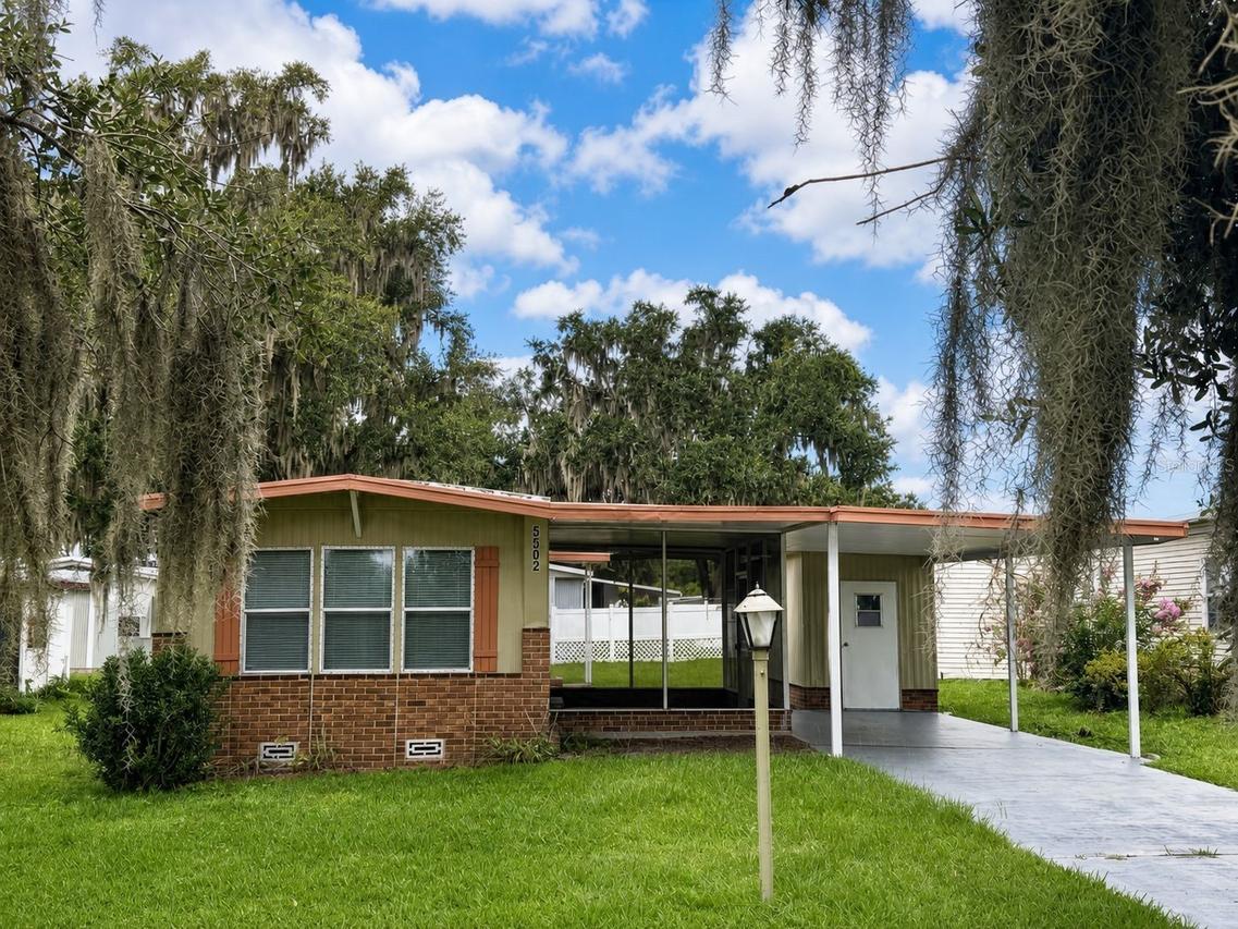 5562 Lansing Dr., Wildwood, FL 34785