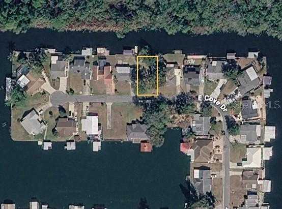 E Cove Dr., Tavares, FL 32778