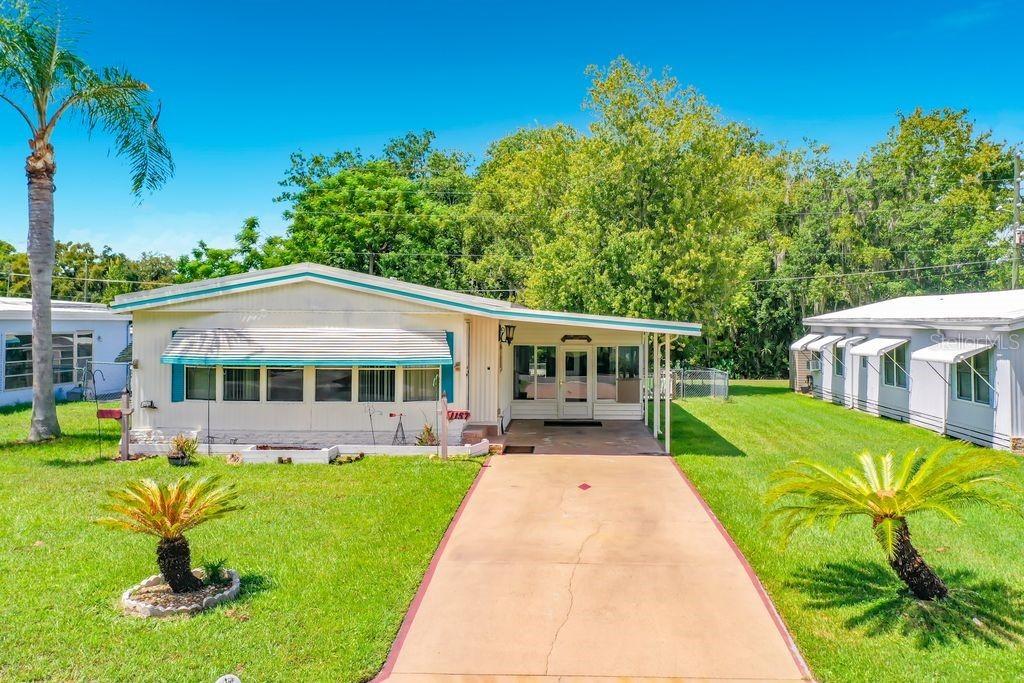 1157 Capella Dr., Tavares, FL 32778