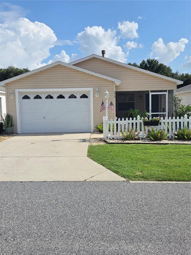 292 Starr Ln., The Villages, FL 32162